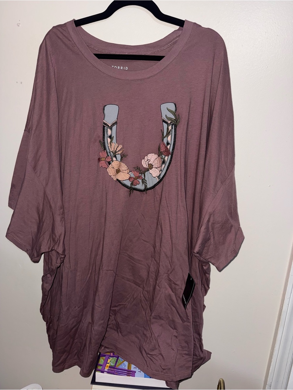 torrid dusty mauve floral horseshoe tee